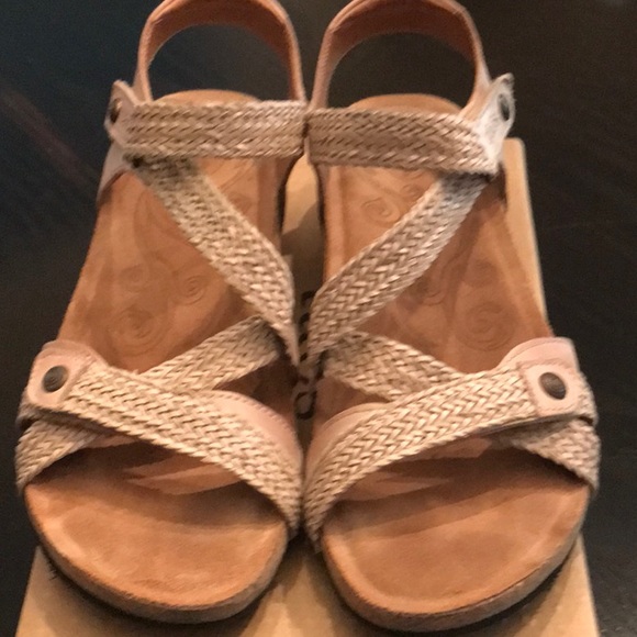Taos Footwear Shoes - Taos “Trulia” sandals
